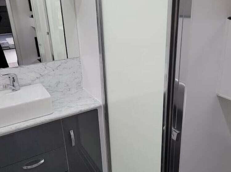 בית מלון כפרי Longford Riverside Caravan Park