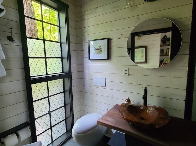 Отель The Treetop Hideaways At Ruby Falls