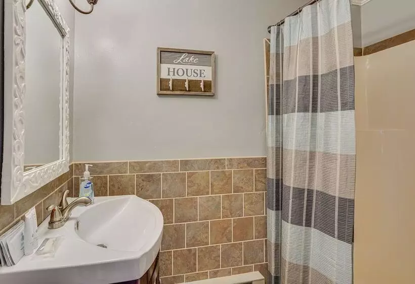 Private Dock: Lake Of The Ozarks Hideaway!