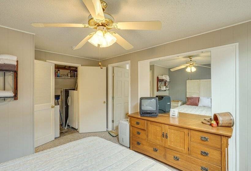 Private Dock: Lake Of The Ozarks Hideaway!