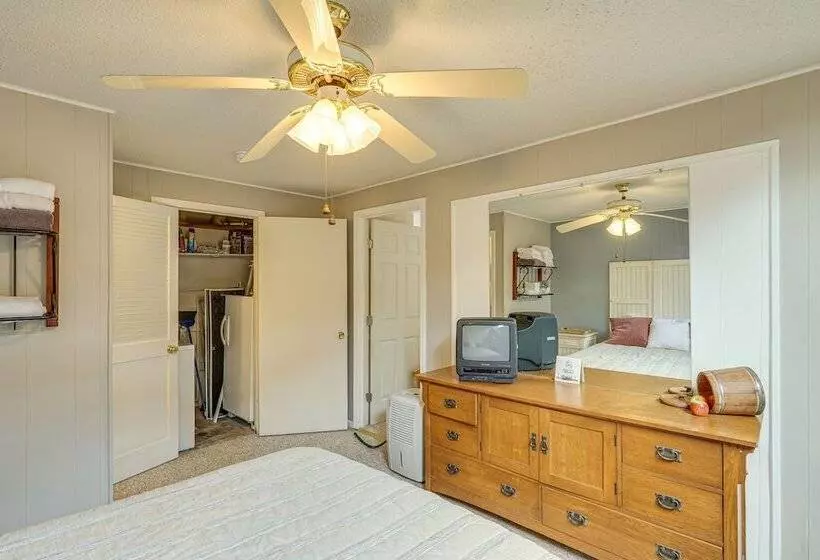 Private Dock: Lake Of The Ozarks Hideaway!