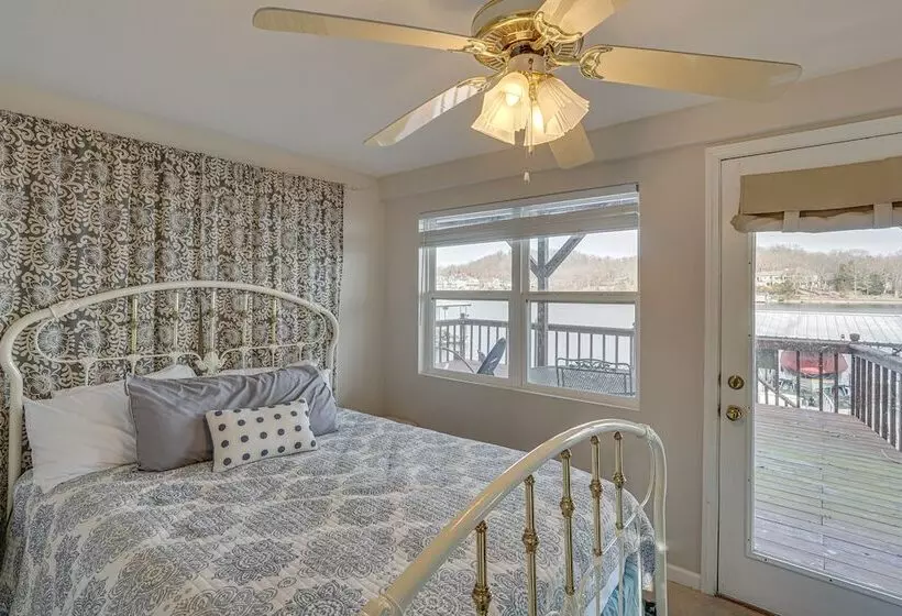 Private Dock: Lake Of The Ozarks Hideaway!