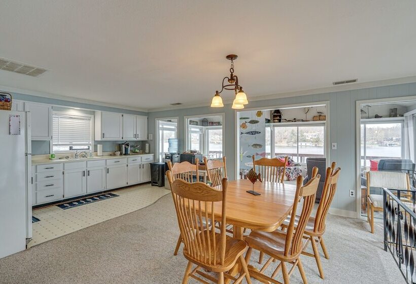 Private Dock: Lake Of The Ozarks Hideaway!