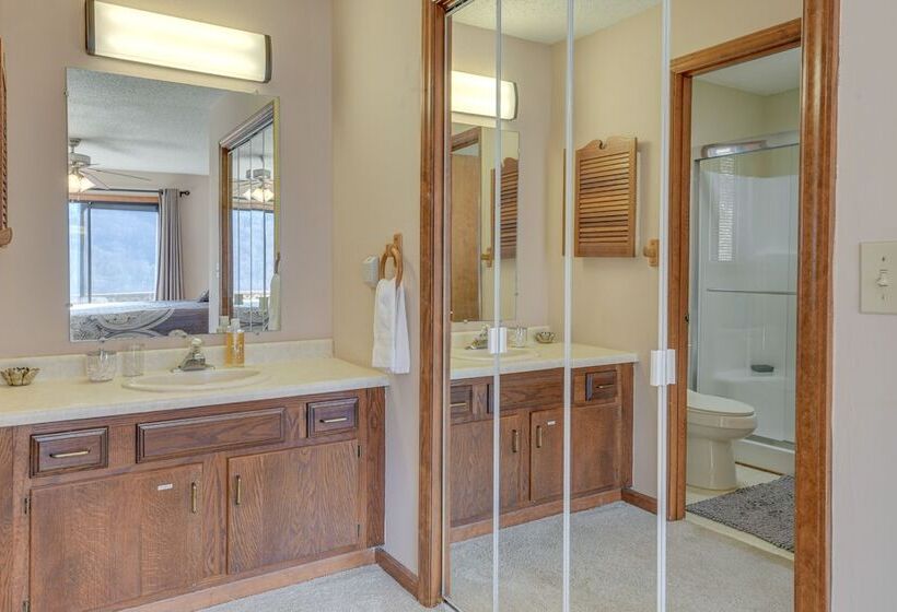 Maggie Valley Mountain Escape W/ Fireplace & Deck!