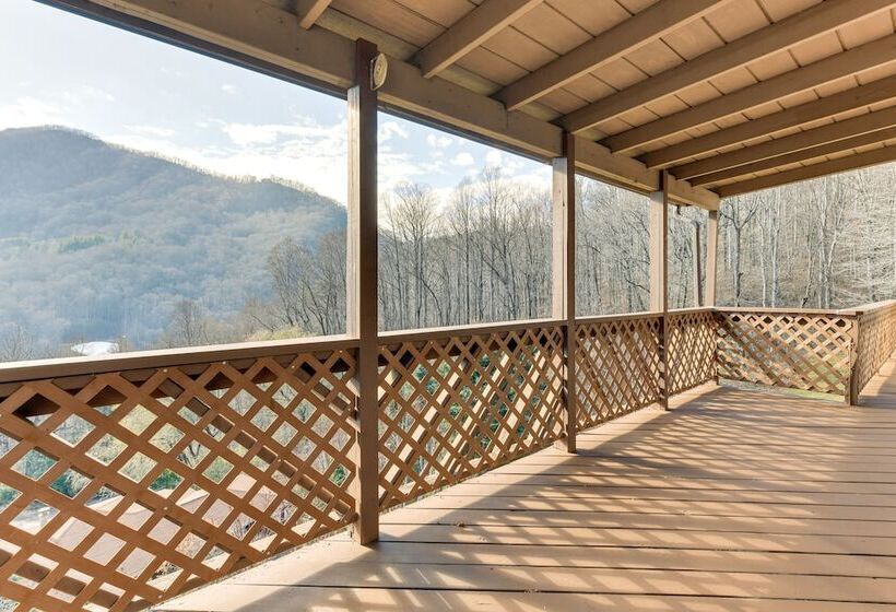 Maggie Valley Mountain Escape W/ Fireplace & Deck!