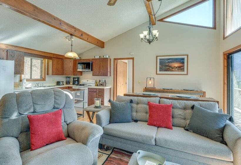 Maggie Valley Mountain Escape W/ Fireplace & Deck!