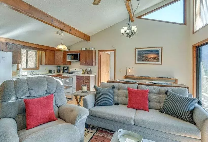 Maggie Valley Mountain Escape W/ Fireplace & Deck!