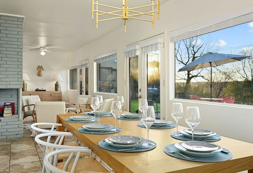 Modern Home W/ Spectacular Views, Near Downtown!