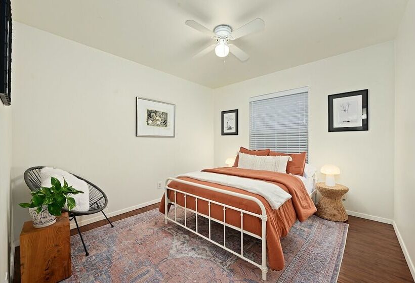 Modern Home W/ Spectacular Views, Near Downtown!