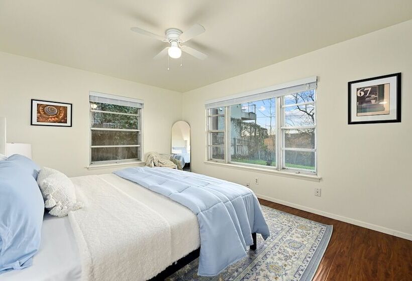 Modern Home W/ Spectacular Views, Near Downtown!