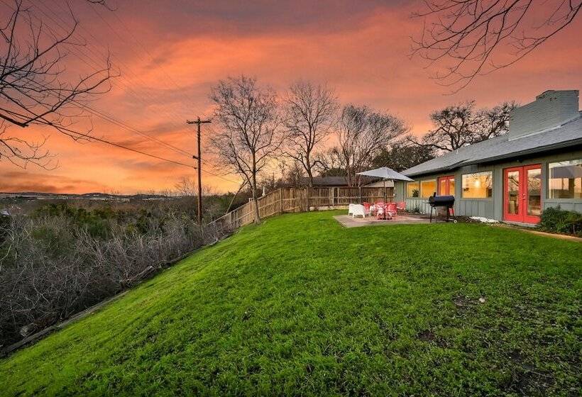 Modern Home W/ Spectacular Views, Near Downtown!