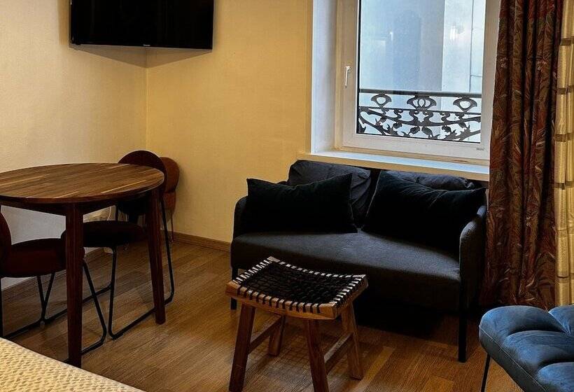 Mrtn Apartments & Suites