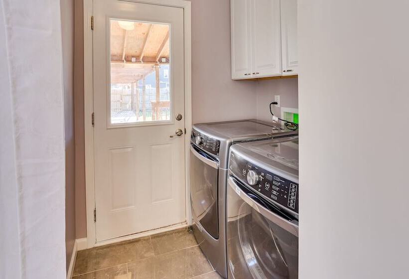 8 Mi To Louisville: New Albany Home W/ Grill!