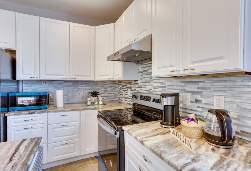 8 Mi To Louisville: New Albany Home W/ Grill!