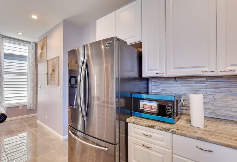 8 Mi To Louisville: New Albany Home W/ Grill!