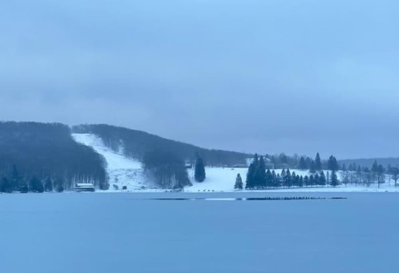 New Wintervue Home With Fireplace   Pet Friendly