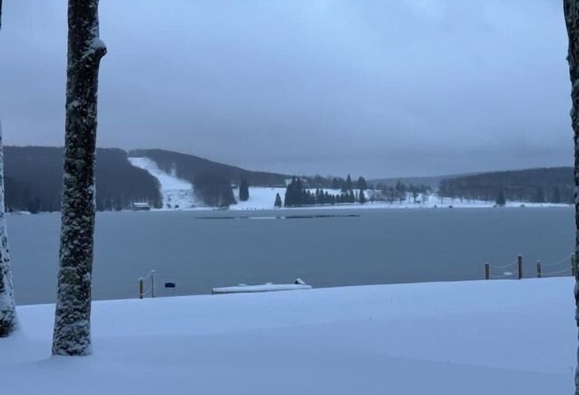 New Wintervue Home With Fireplace   Pet Friendly