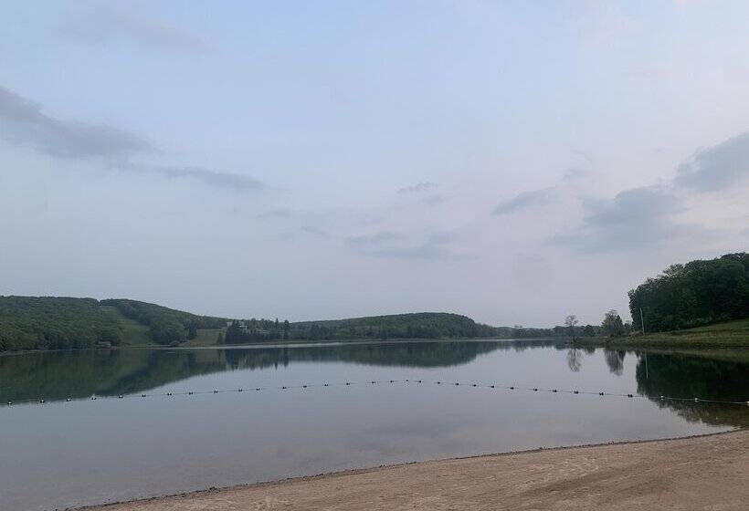 New Wintervue Home With Fireplace   Pet Friendly