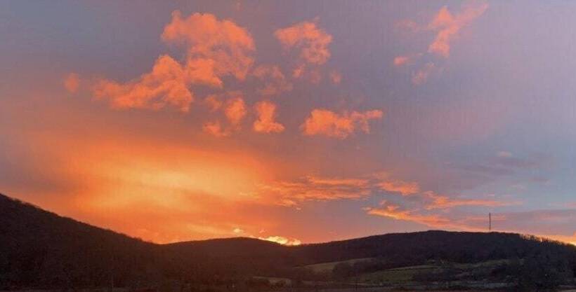 New Wintervue Home With Fireplace   Pet Friendly