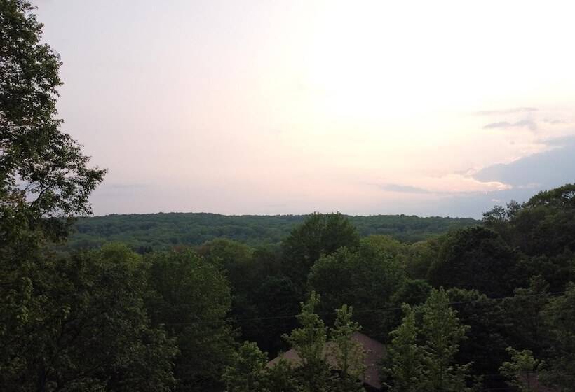 New Wintervue Home With Fireplace   Pet Friendly