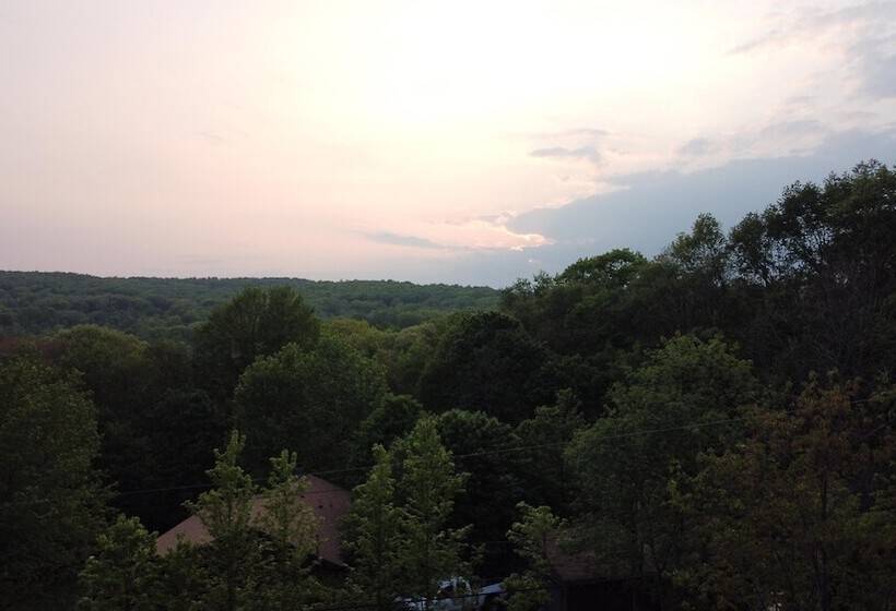 New Wintervue Home With Fireplace   Pet Friendly