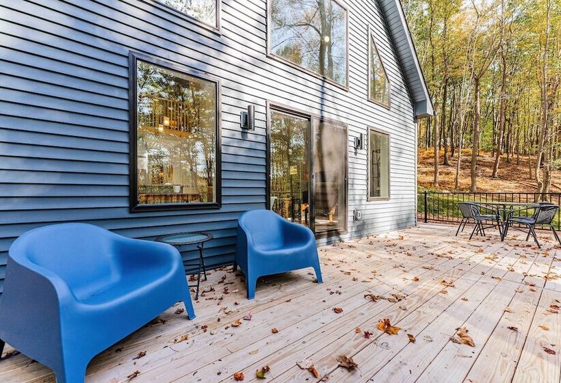 New Wintervue Home With Fireplace   Pet Friendly