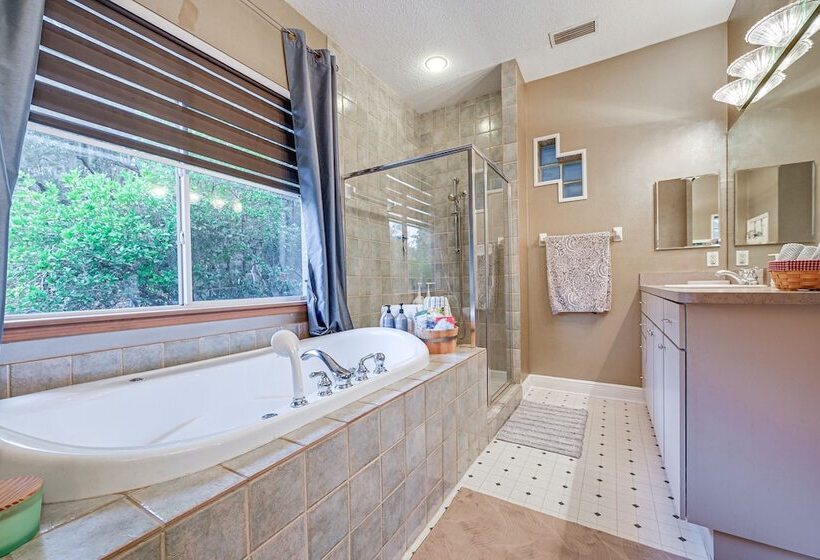 Odessa Lake House W/ Private Pool & Screened Lanai