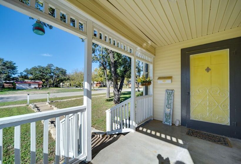 Pet Friendly Brady Vacation Home Near Wineries!