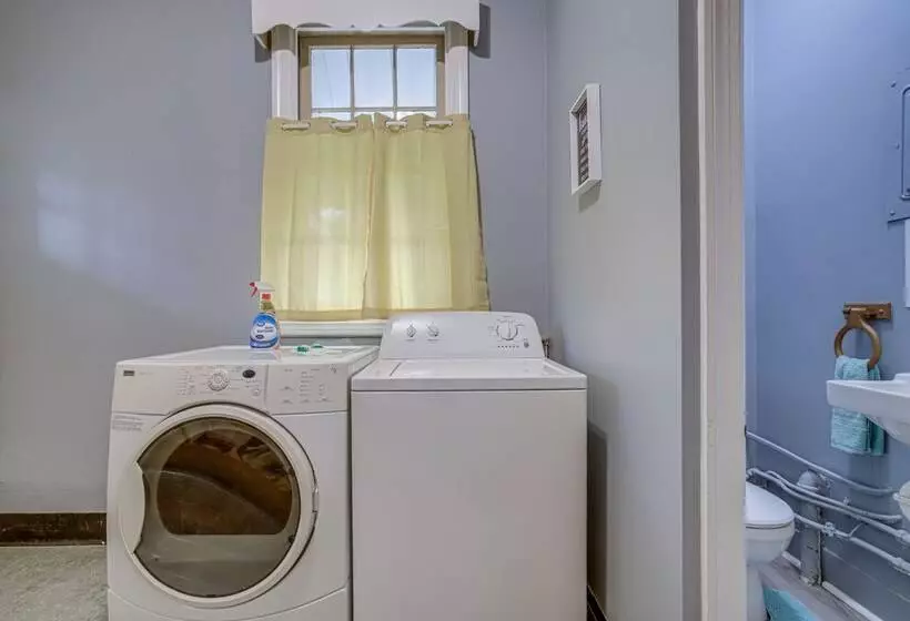 Pet Friendly Cambridge Home   Walk To River!