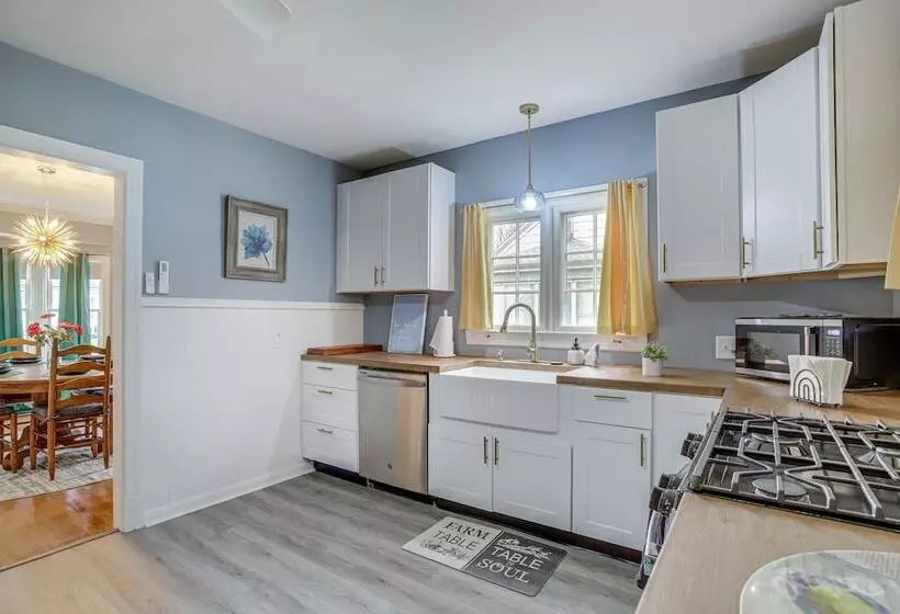 Pet Friendly Cambridge Home   Walk To River!
