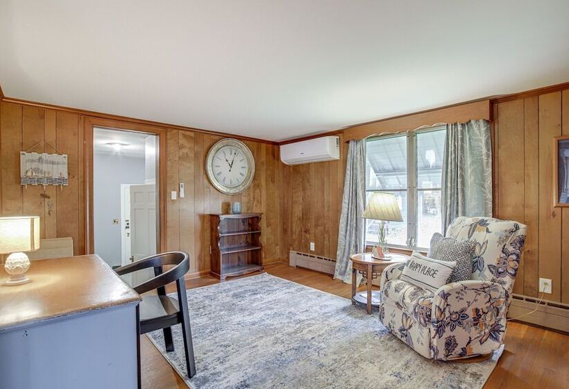 Pet Friendly Cambridge Home Walk To River!