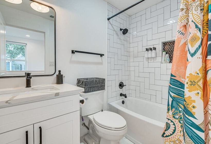 Pet Friendly Spicewood Home W/ Deck + Gas Grill!