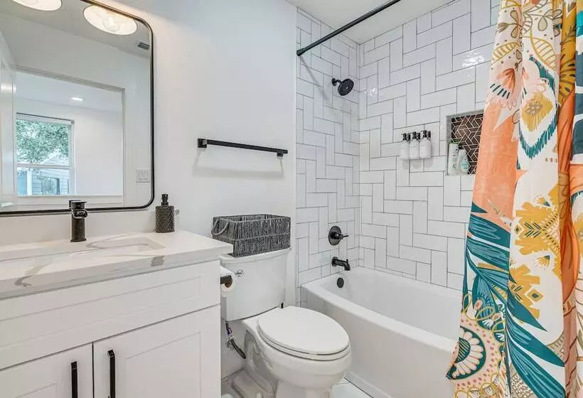 Pet Friendly Spicewood Home W/ Deck + Gas Grill!