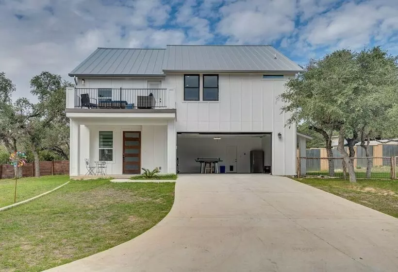 Pet Friendly Spicewood Home W/ Deck + Gas Grill!