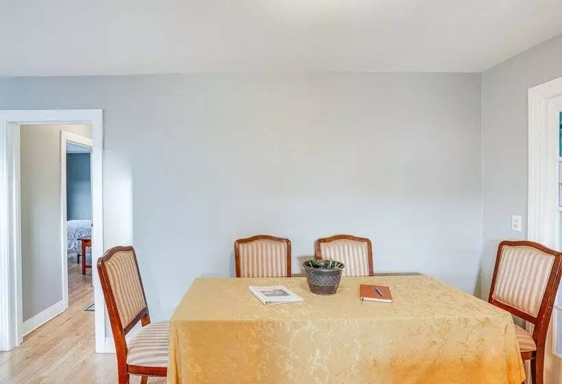 Renovated Chatham Home ~ Half Mi To Downtown!