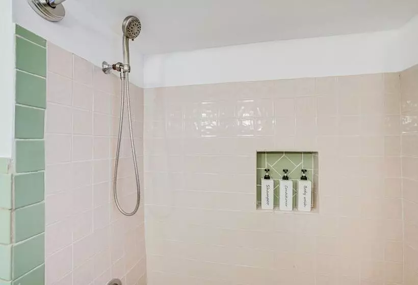 Renovated Chatham Home ~ Half Mi To Downtown!