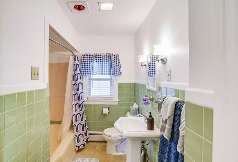 Renovated Chatham Home ~ Half Mi To Downtown!