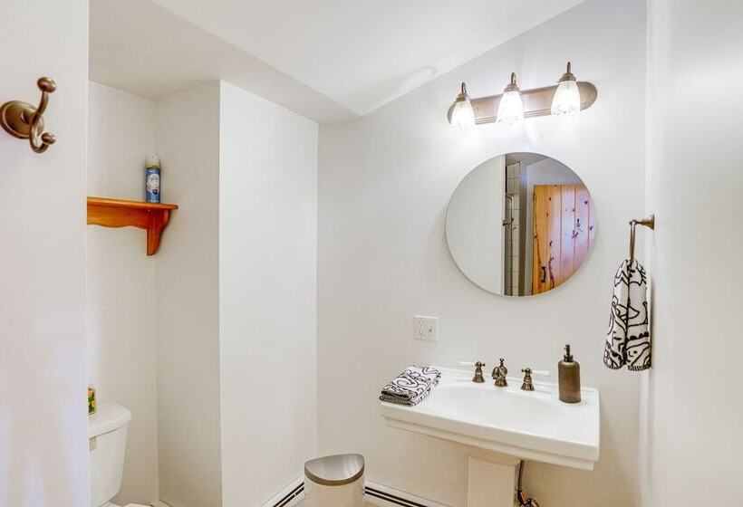 Renovated Chatham Home ~ Half Mi To Downtown!