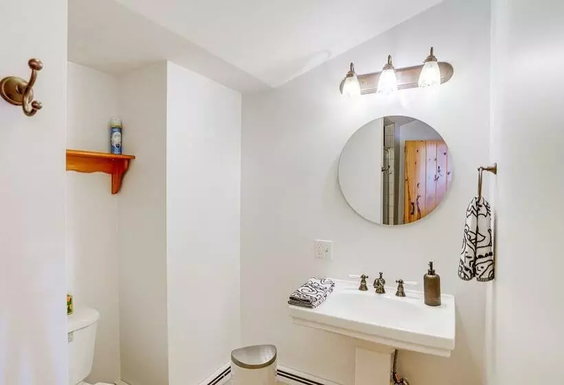 Renovated Chatham Home ~ Half Mi To Downtown!