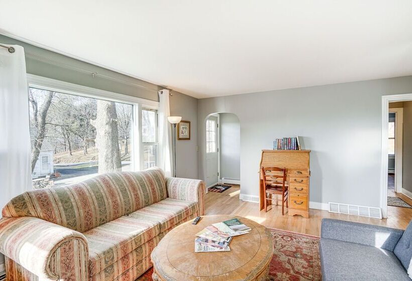 Renovated Chatham Home ~ Half Mi To Downtown!