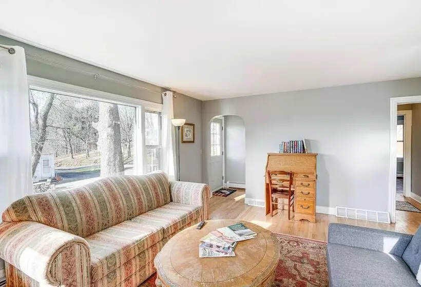 Renovated Chatham Home ~ Half Mi To Downtown!