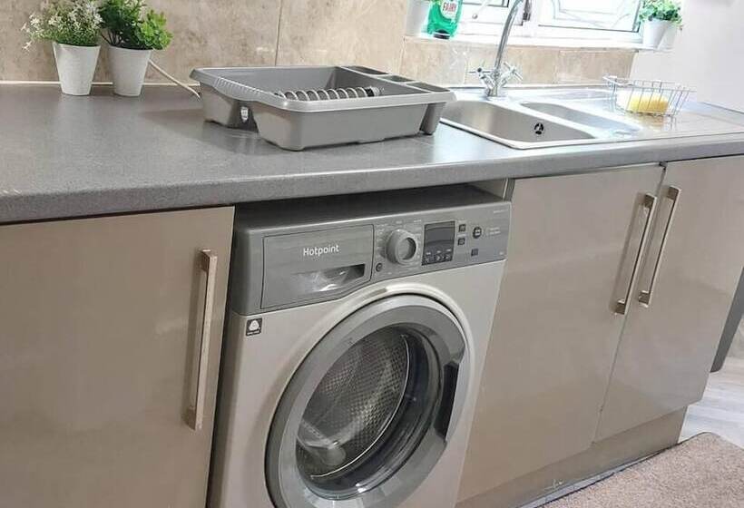 إقامة 4 Bed House In Accrington