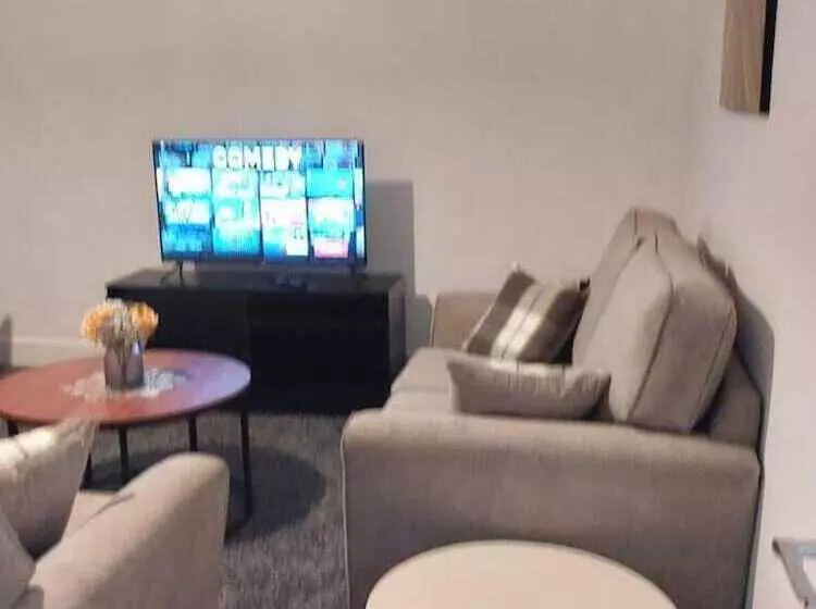 Residenssi 4 Bed House In Accrington