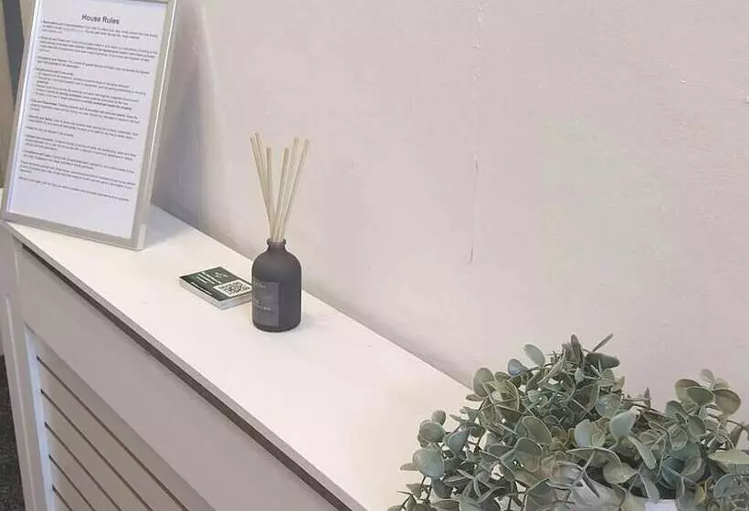 Residenssi 4 Bed House In Accrington