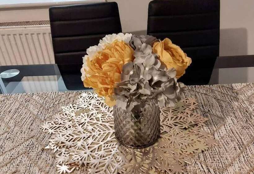 إقامة 4 Bed House In Accrington