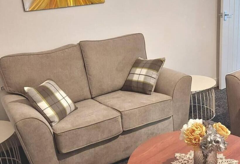 إقامة 4 Bed House In Accrington