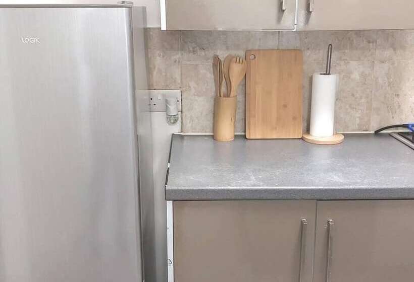 إقامة 4 Bed House In Accrington