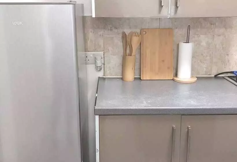 Residenssi 4 Bed House In Accrington