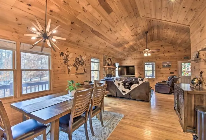 Resort Cabin W/ Hot Tub ~ 4 Miles To Downtown!