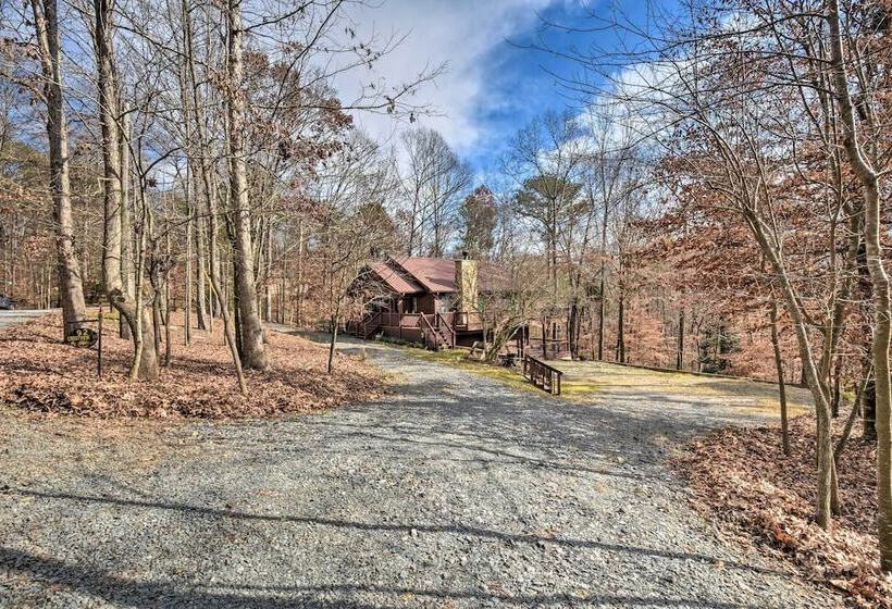 Resort Cabin W/ Hot Tub ~ 4 Miles To Downtown!